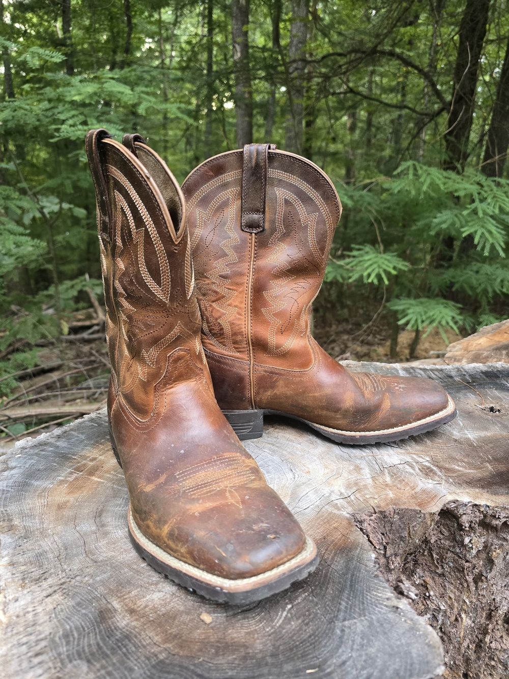 Ariat Distressed Brown Leather Western Cowboy Boots with Embroidered Shaft